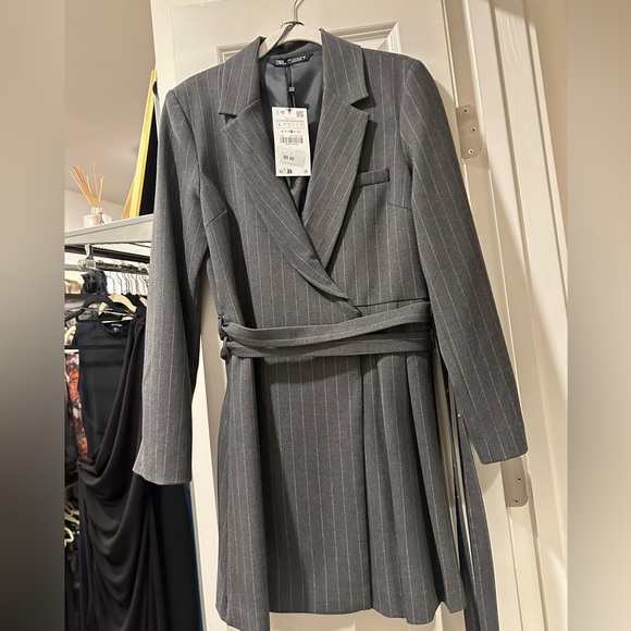Zara Box Pleat Blazer Dress in Dark Gray 8664/338 (Brand New. Size L but fits M) - Picture 2 of 8